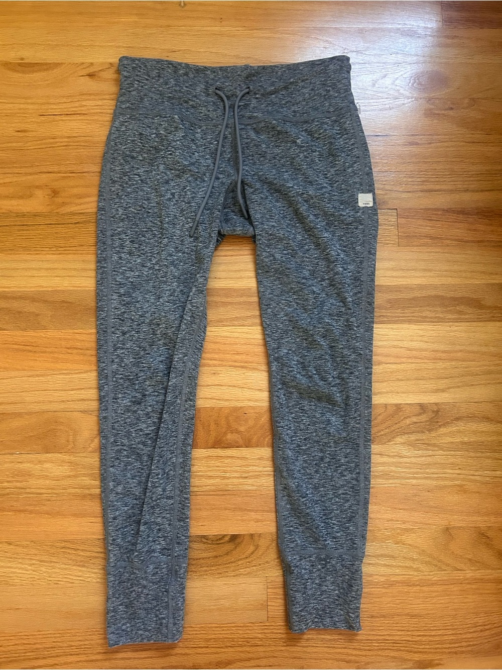 Women’s gray Vuori leggings